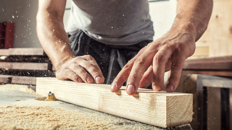 Sei un falegname? Ecco come prenderti cura delle tue mani